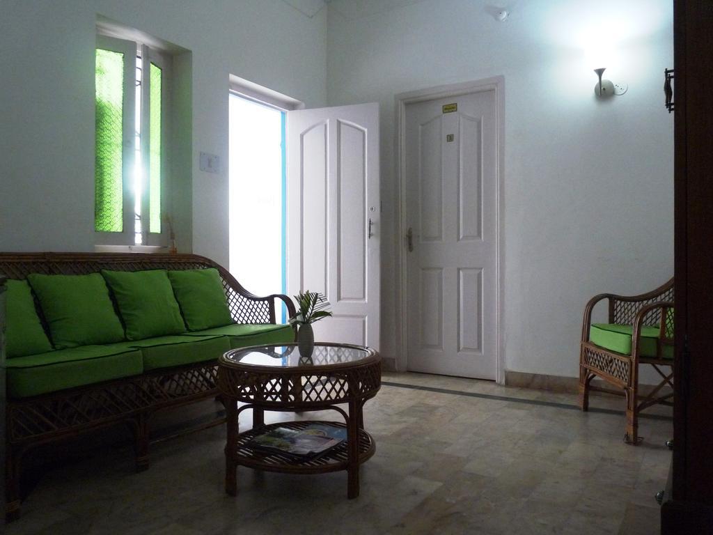 L'Escale Hotell Pondicherry Exteriör bild