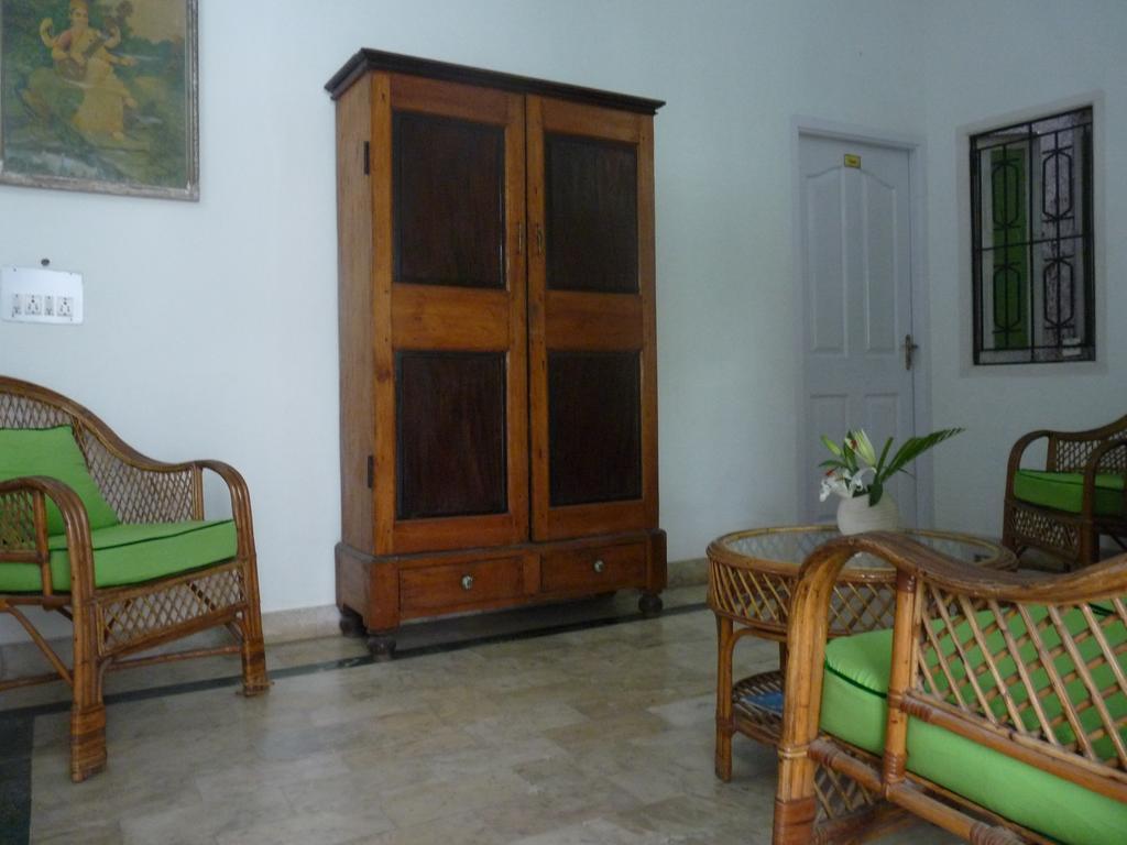 L'Escale Hotell Pondicherry Exteriör bild