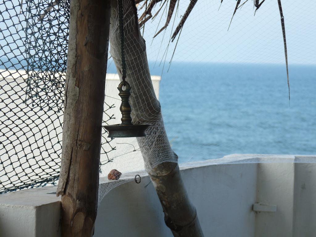L'Escale Hotell Pondicherry Exteriör bild