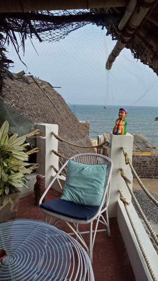 L'Escale Hotell Pondicherry Exteriör bild