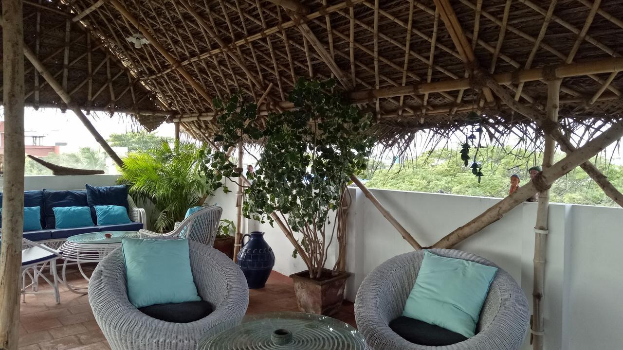 L'Escale Hotell Pondicherry Exteriör bild