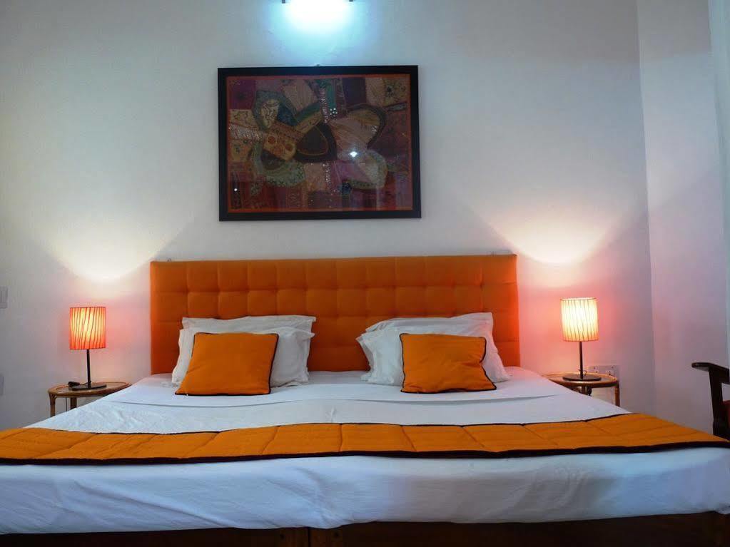 L'Escale Hotell Pondicherry Exteriör bild