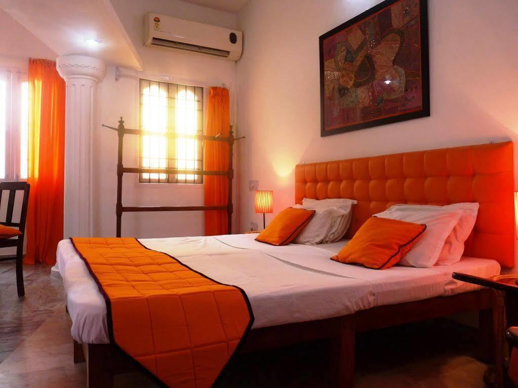 L'Escale Hotell Pondicherry Exteriör bild