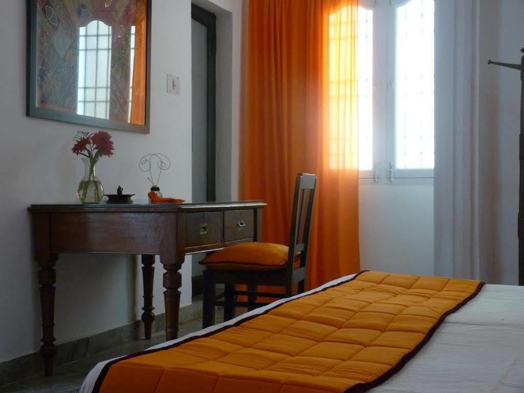 L'Escale Hotell Pondicherry Exteriör bild